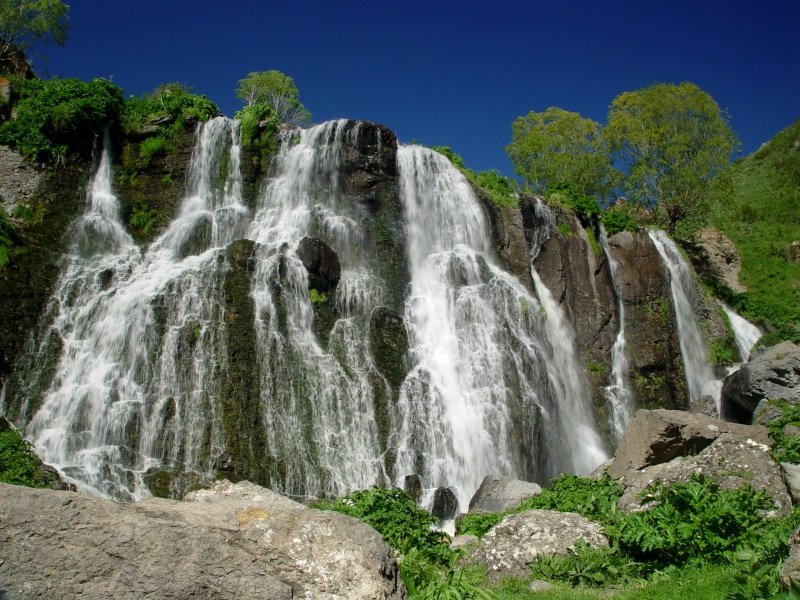 Armenia_Shaki Waterfall, Armenia_800x600