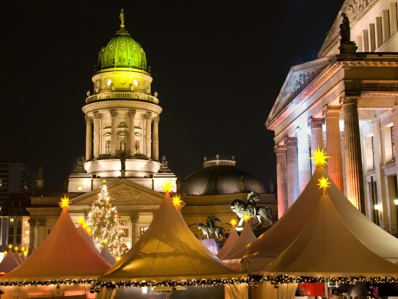 Saksa_ Berlin_christmas market at night_800X600