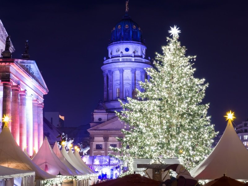Saksa_Berlin_Christmas market at Gendarmenmarkt_800X600