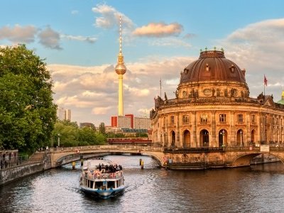 Berlin_Museum island on Spree river and Alexanderplatz TV tower in center of Berlin, Germany400x300