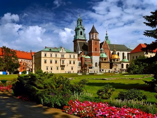 Krakova_historic castle in the old city500