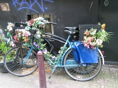 Amsterdam_bike_flowers© Pictures of Amsterdam courtesy of Amsterdam.info_400x300