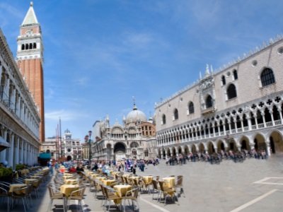 Venetsia_Piazza San Marco with Campanile, Basilika San Marco and Doge400x300