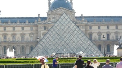 Pariisi_Louvre3_400