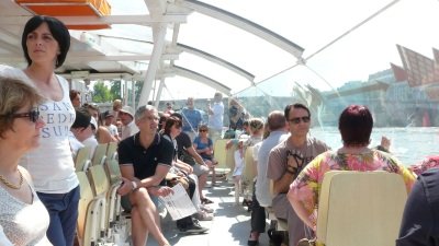 Pariisi_sightseeingboat400