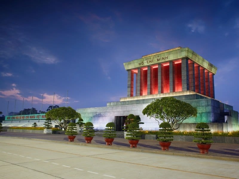 Vietnam_Ho Chi Min mausoleum in Hanoi city_800x600