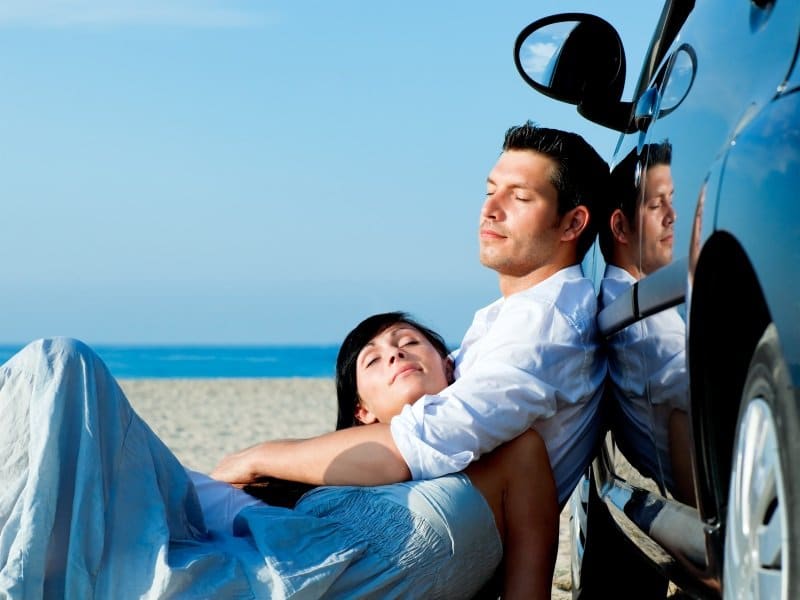 Car and beach_800x600