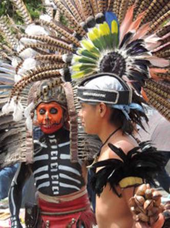 Mexico_Aztec tanssijoita Zocalossa