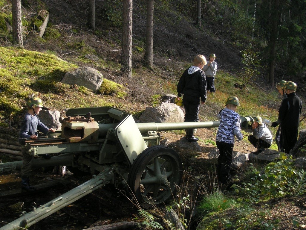 Miehikkälä Salpalinja kiven tarina