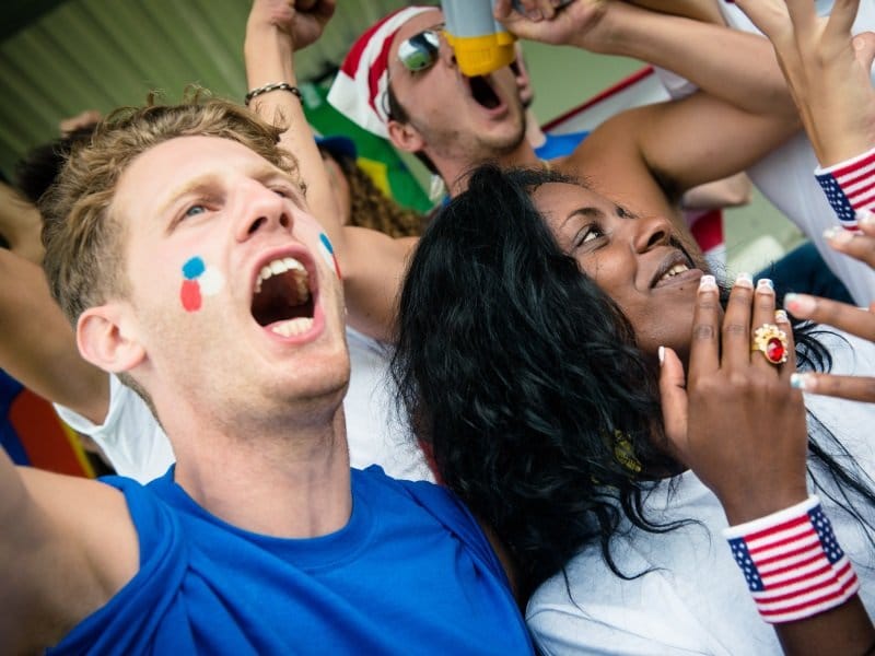 Jalkapallo_Group of happy USA supporters2_800x600