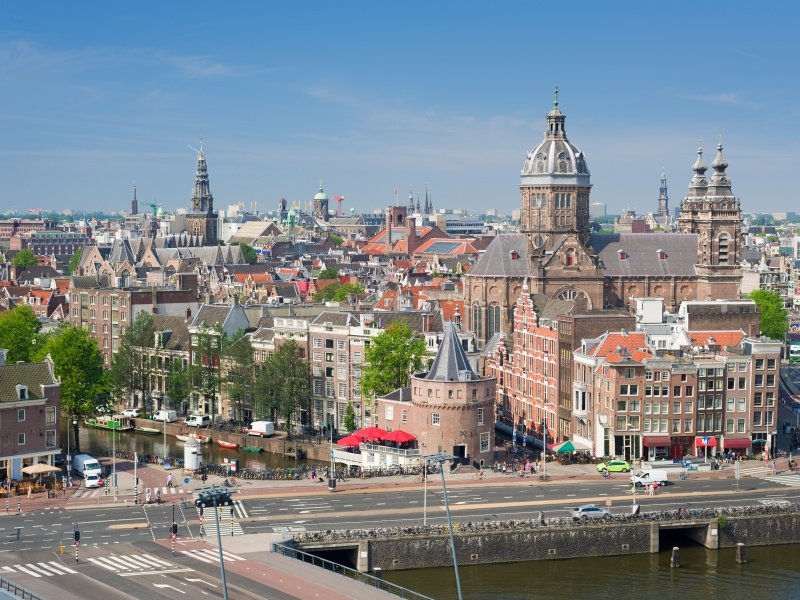 Amsterdam in a sunny summer_800x600