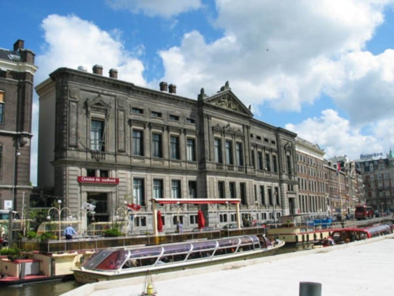 Amsterdam_museum_allard_pierson_canal_boats_800x600