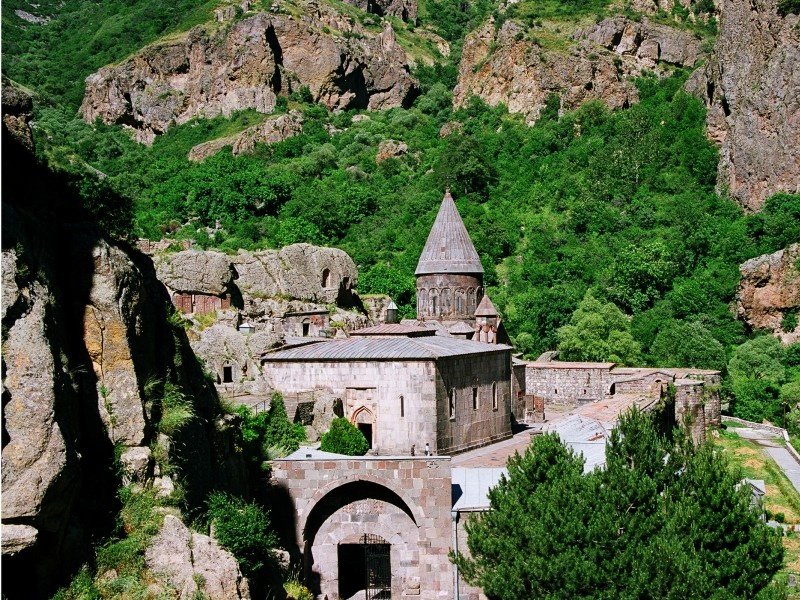 Armenia_geghard_800x600