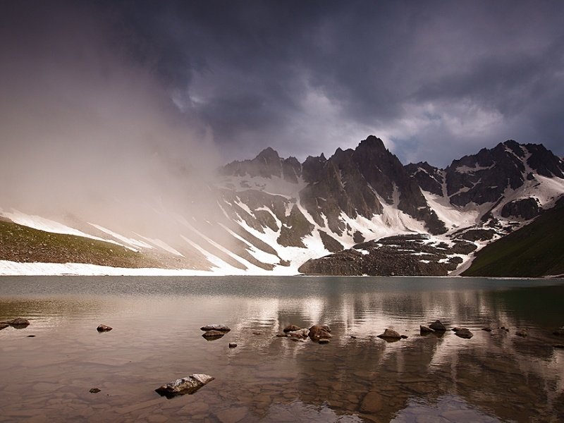 Armenia_lake Gogi_800x600