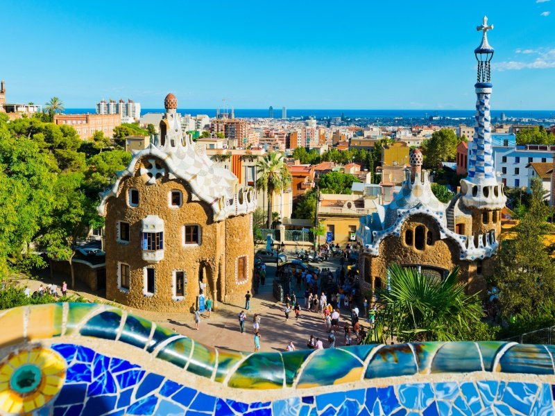 Barcelona_PakrGuell_800x600