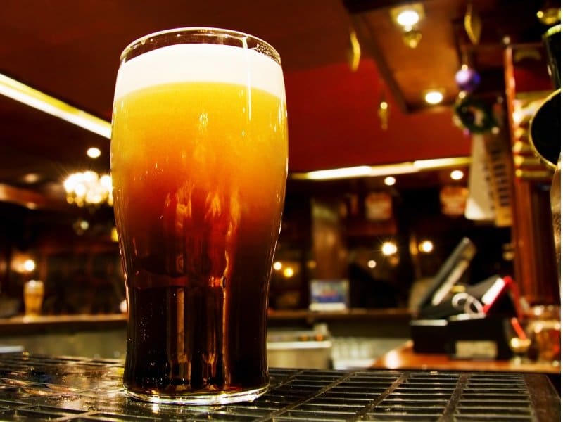 Dublin_Celebrating Saint Patrick - Irish black beer shot inside a Dublin_800x600