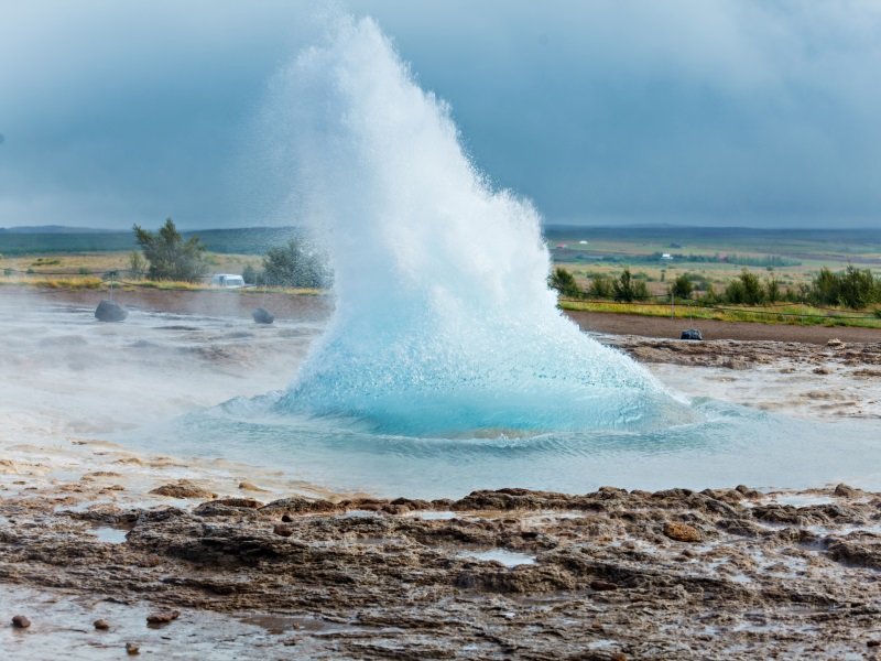 Islanti_ eruption of the geyser - Iceland_800x600