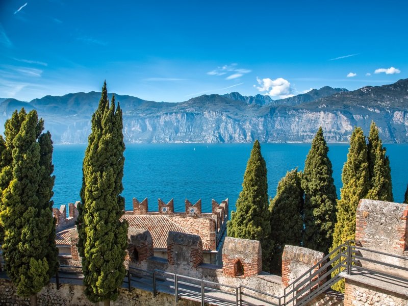 Italia_Garda across castle wall Malcesene_800x600