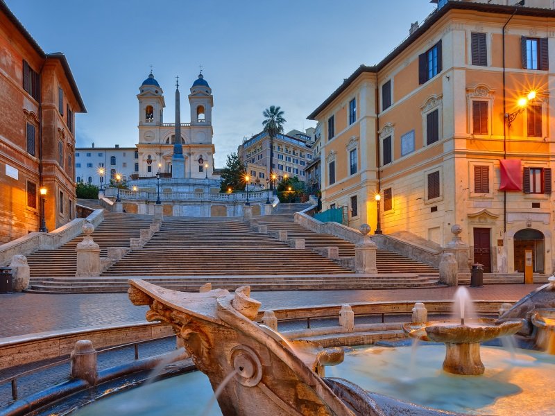 Italia_Rooma_Espanjalaiset portaat_Spanish Steps at dusk, Rome, Italy_800x600