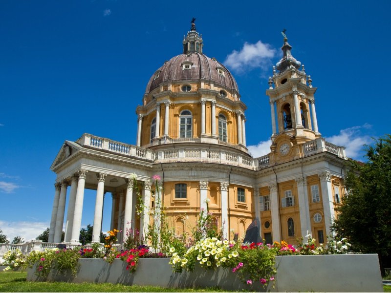 Italia_The baroque Basilica di Superga church on the Turin hill, Italy_800x600