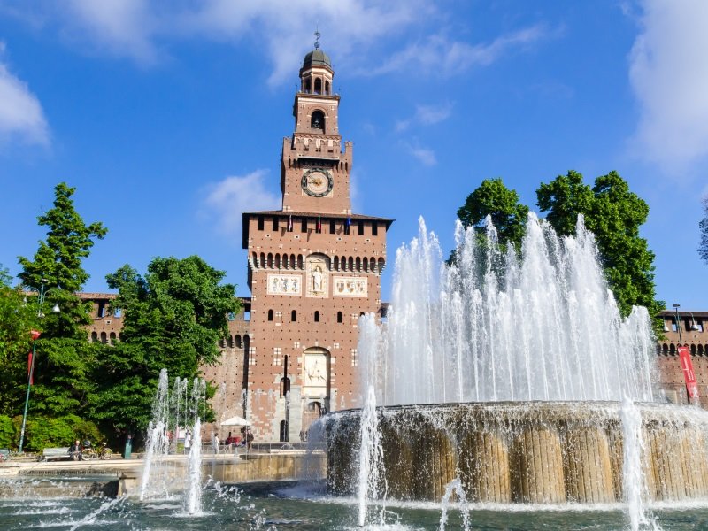 Milano_Sforza Castle (Castello Sforzesco) in Milan, Italy_800x600