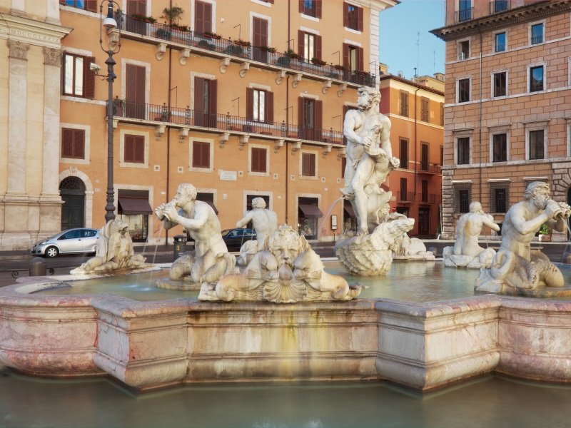 Rooma_Marble fountain at piazza navona_800x600