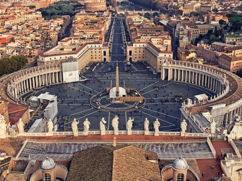 Rooma_Piazza San Pietro in Vatican City_800x600