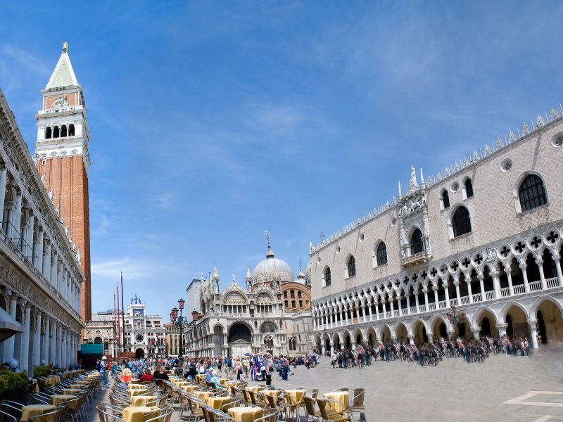 Venetsia_Piazza San Marco with Campanile, Basilika San Marco and Doge_800x600