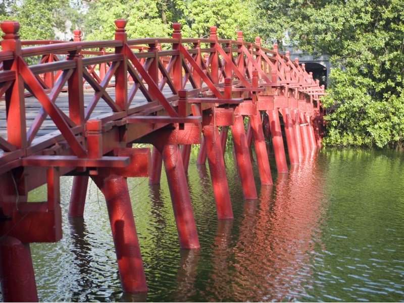 Vietnam_The-Huc-Bridge, Hanoi, Vietnam_800x600