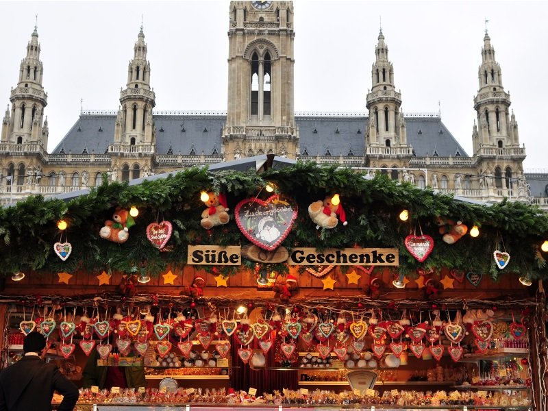 Wien_VIENNA, Austria, traditional Christmas market_800x600