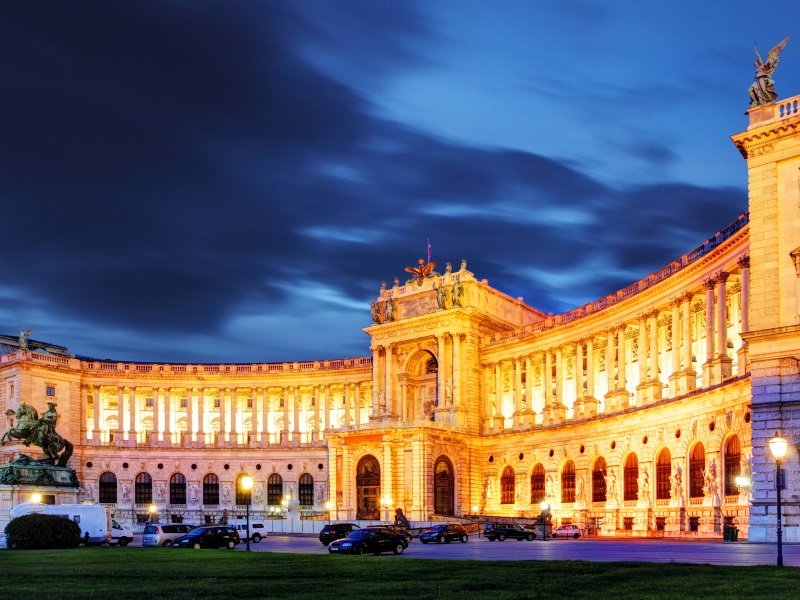 Wien_Vienna Hofburg Imperial Palace at night, - Austria_800x600
