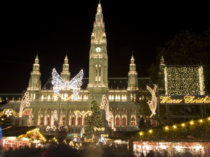 Wien_Vienna - christmas market for the town-hall_800x600