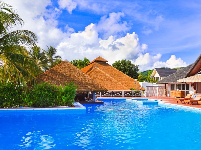 Seychellit_Pool at tropical island_800X600