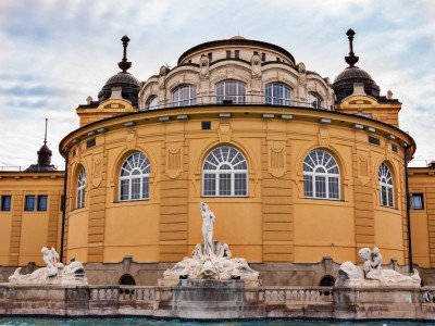 Szechenyi Baths in Budapest Hungary_800x600
