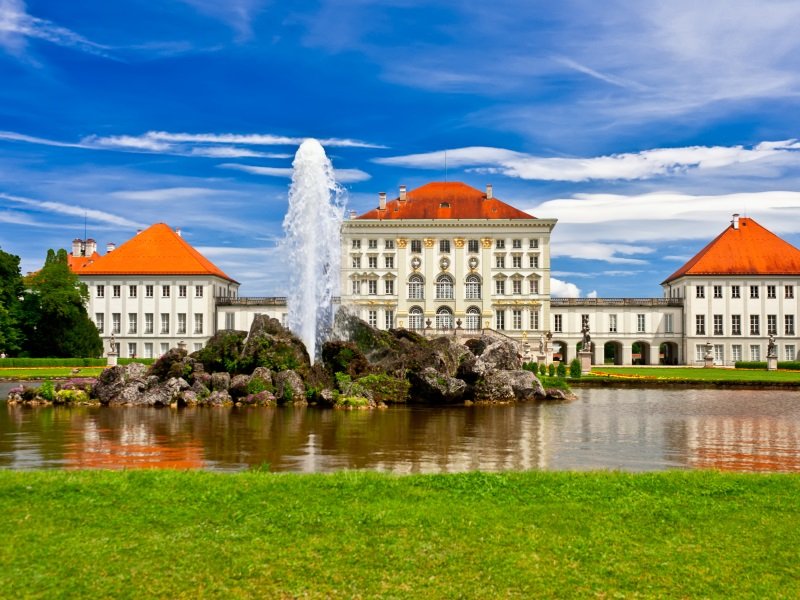 Munchen_Nymphenburg castle front_800x600