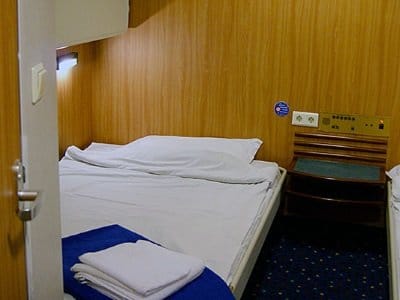 Eckerö_neljan_hengen_sisähytti_400x300