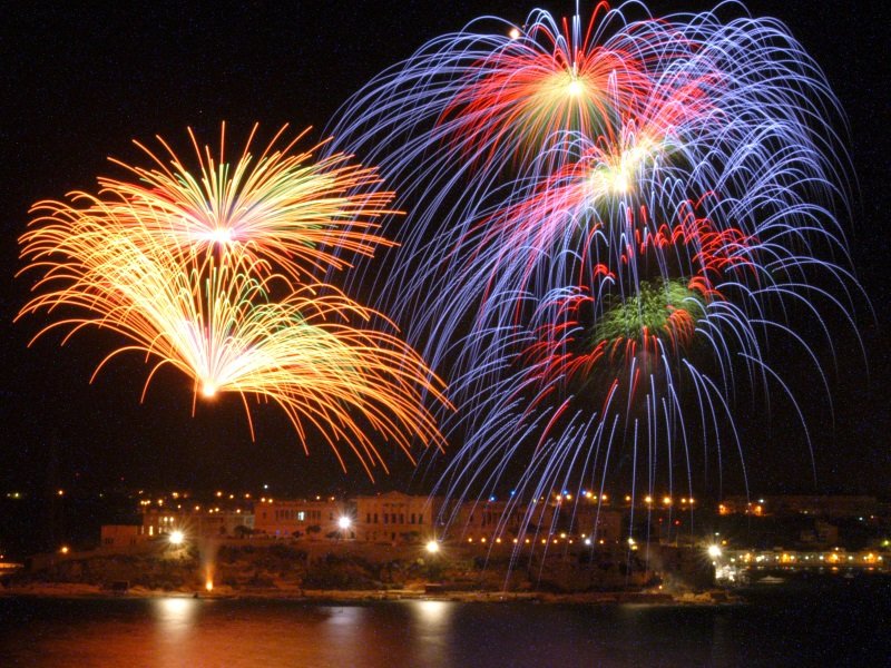 Valletta uusi vuosi ilotulitus