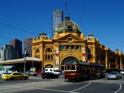 Australia_Melbourne_Flinders Street Station and City Circle Tram_800x600