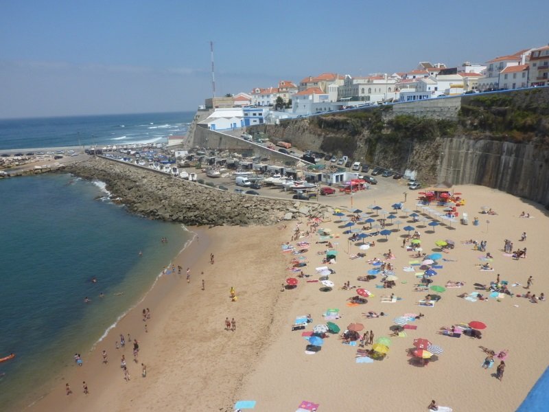 Portugal_Ericeira_fishermanBeach_800x600