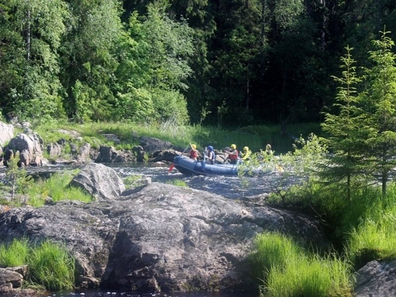 Karjala_Koskenlasku_Shuja raft_800x600
