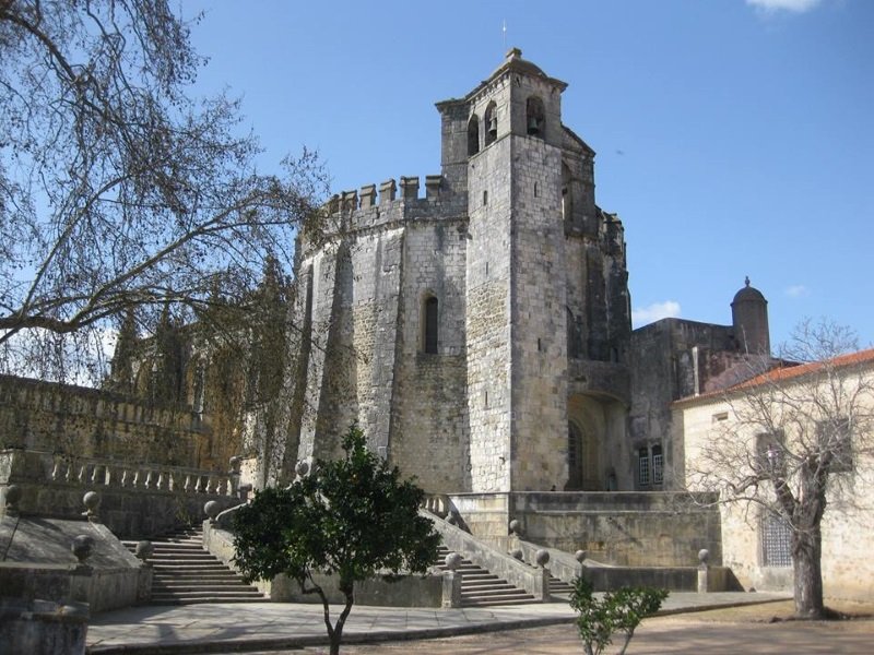 Portugal_Tomar_Temppeliherrojen linna_luostari_Convento de Cristo2_800x600