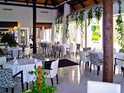 Espanja_ Almunecar_ Hotel Suite Albayzin del Mar_restaurante_400x300