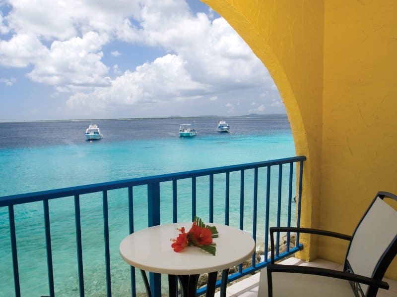 Bonaire_Divi_Flamingo_Beach_Resort_Casino_Deluxe room_balcony_800x600