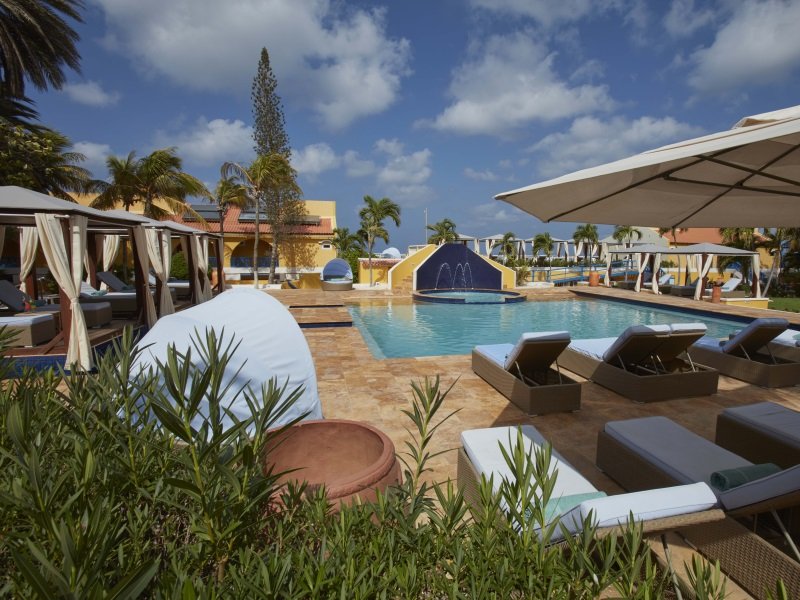 Bonaire_Divi_Flamingo_Beach_Resort_Casino_Pool_2_800x600