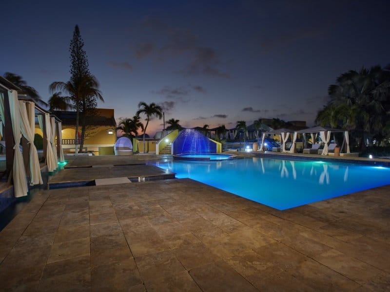 Bonaire_Divi_Flamingo_Beach_Resort_Casino_Pool_night_800x600