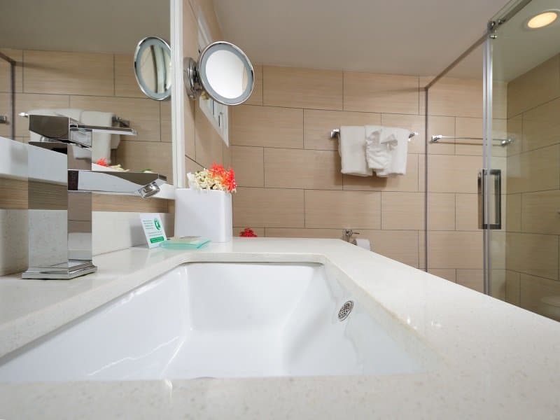 Bonaire_Divi_Flamingo_Beach_Resort_Casino_bathroom_2_800x600