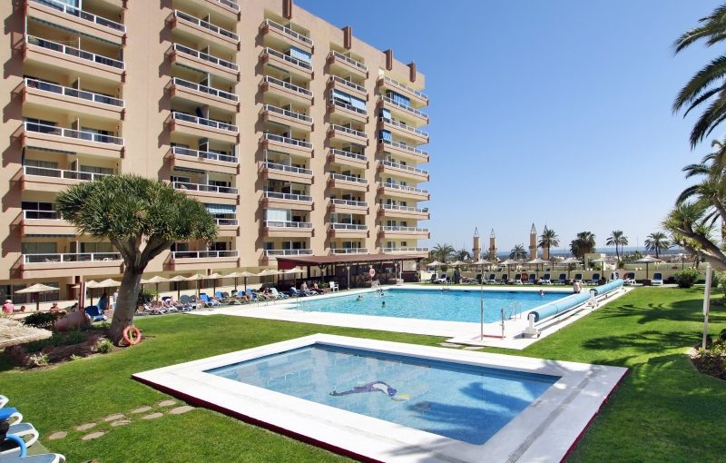 Espanja_Fuengirola_PYR_Htl_Fuengirola_poolside_800x600