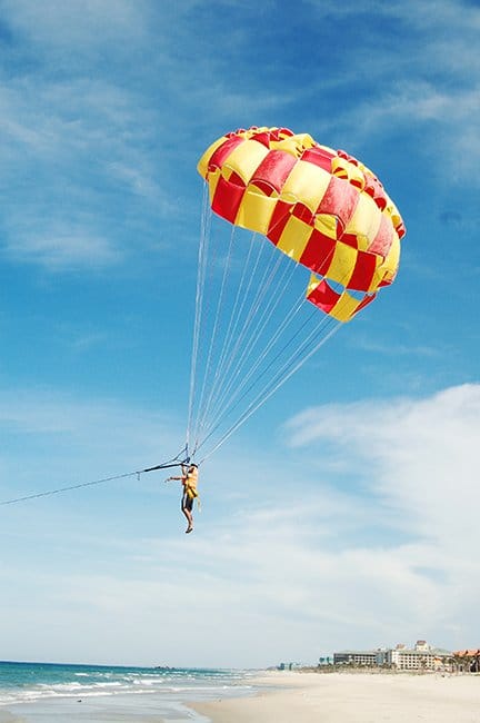 Vietnam_Contemplating life at Furama Resort_parasailing_432x650