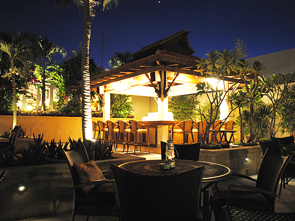 Vietnam_Furama Resort_Ocean_Terrace_Bar