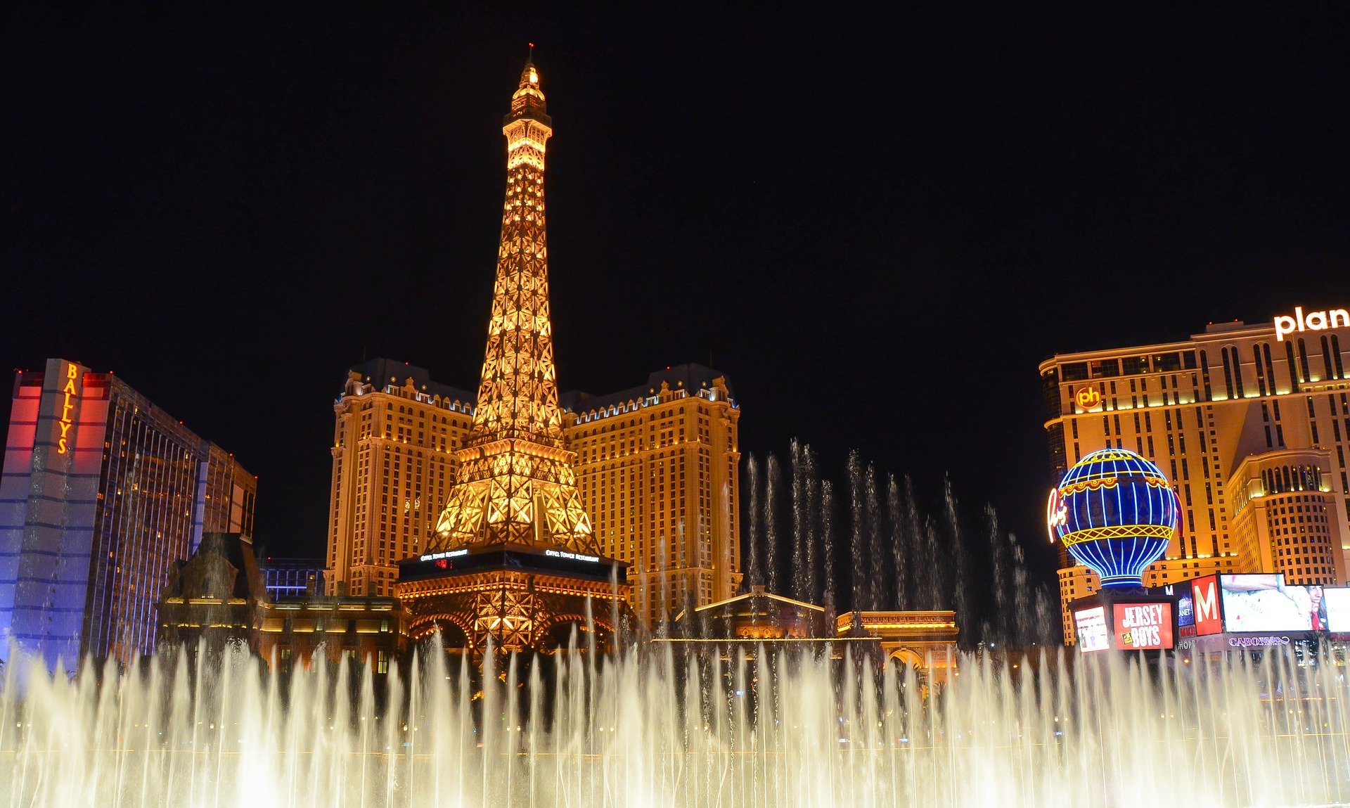 USA-Las-Vegas-fountains-1920